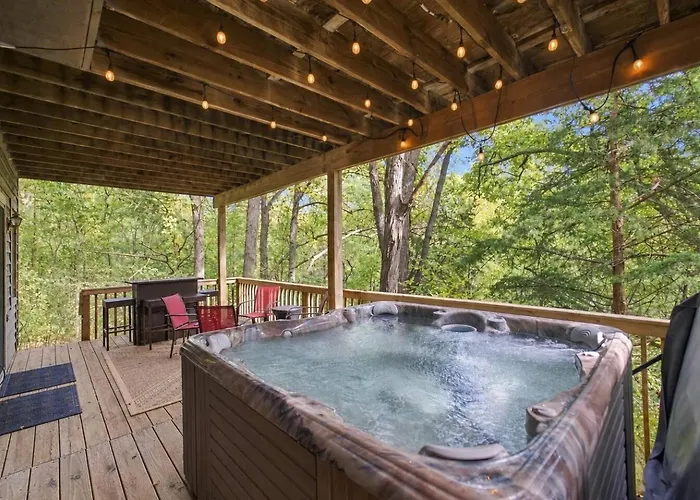 Hot Tub, Movie Room, 3 King Suites, 2 Fireplaces Galena