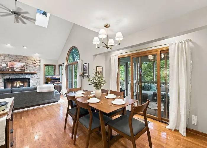 Ferienhaus Hot Tub, Movie Room, 3 King Suites, 2 Fireplaces *