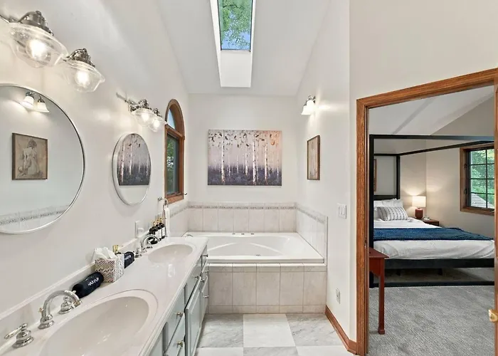Ferienhaus Hot Tub, Movie Room, 3 King Suites, 2 Fireplaces Galena