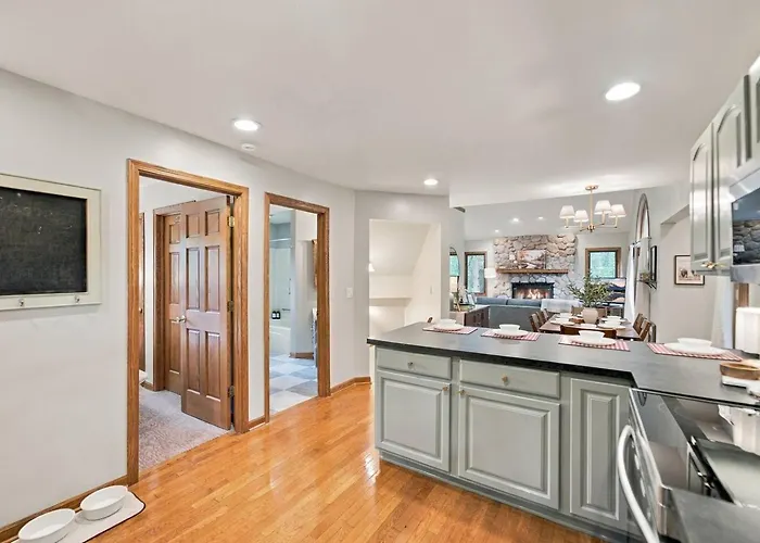 Ferienhaus Hot Tub, Movie Room, 3 King Suites, 2 Fireplaces
