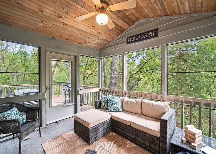 Hot Tub, Movie Room, 3 King Suites, 2 Fireplaces Galena