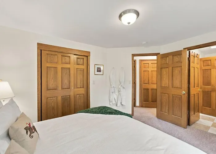 Hot Tub, Movie Room, 3 King Suites, 2 Fireplaces Ferienhaus *