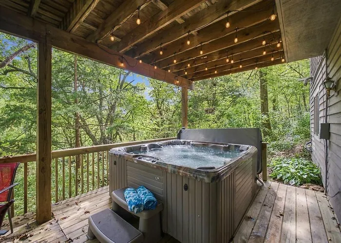 Ferienhaus Hot Tub, Movie Room, 3 King Suites, 2 Fireplaces *