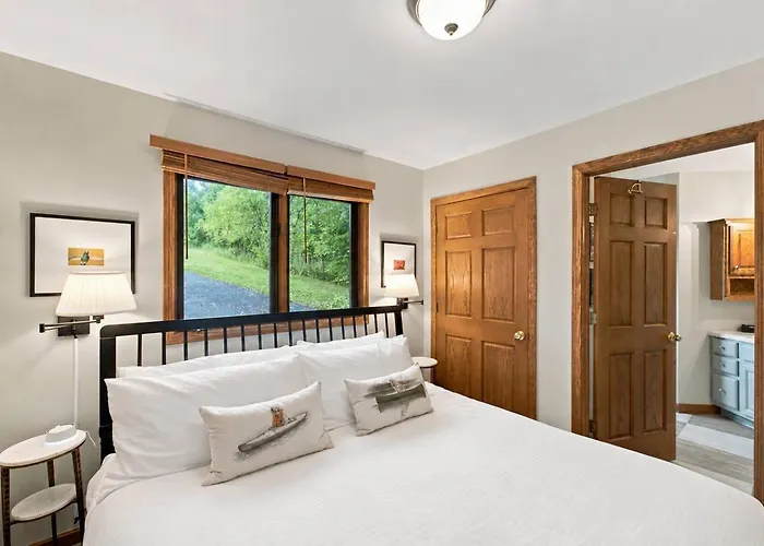 Hot Tub, Movie Room, 3 King Suites, 2 Fireplaces Ferienhaus Galena