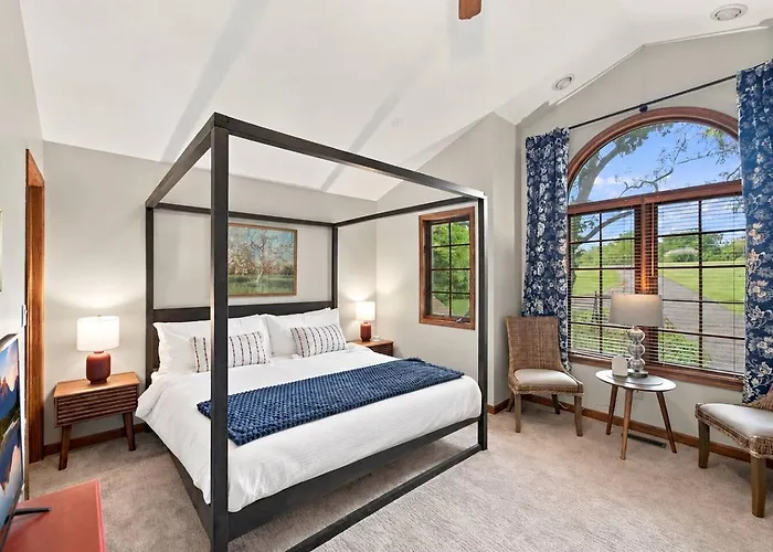 Ferienhaus Hot Tub, Movie Room, 3 King Suites, 2 Fireplaces *