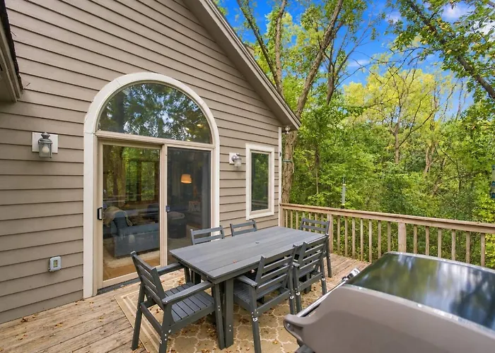 Hot Tub, Movie Room, 3 King Suites, 2 Fireplaces Ferienhaus Galena