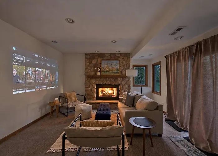 Hot Tub, Movie Room, 3 King Suites, 2 Fireplaces Ferienhaus Galena