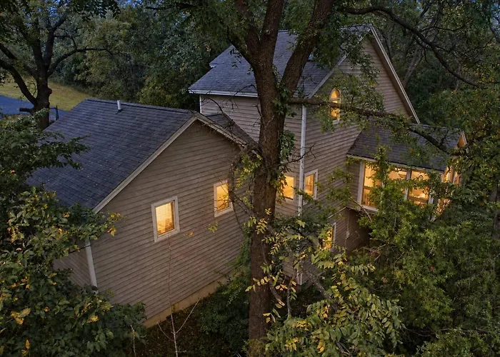 Hot Tub, Movie Room, 3 King Suites, 2 Fireplaces